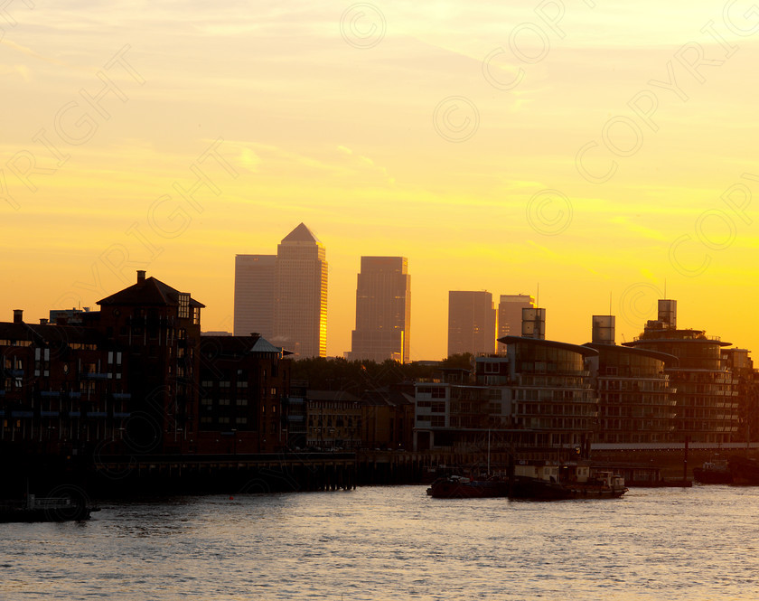 London Canary Wharf 0001 
 Library 0037 
 Keywords: london, thames, water, canary wharf, river, scene, sky, sunset