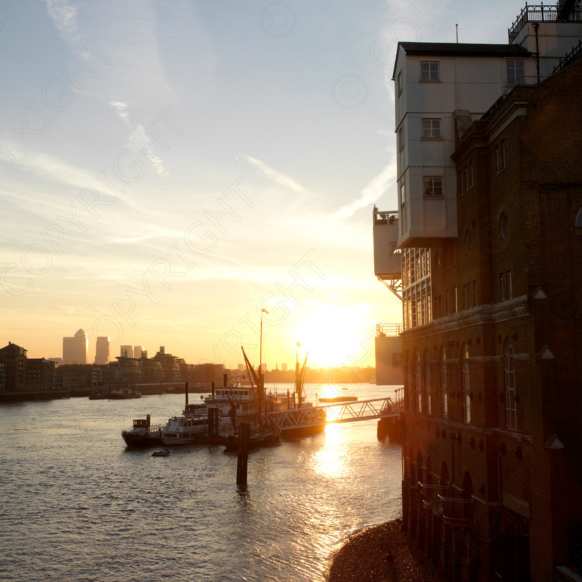 London Sunrise Butlers 0003 
 Keywords: Butlers Wharf, Thames, London, Sunrise