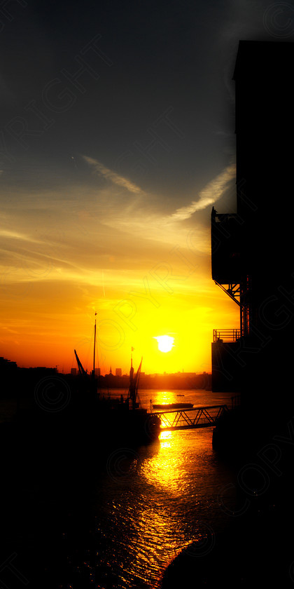 London Sunrise Butlers 0004A 
 Library 0051 
 Keywords: Butlers Wharf, Thames, London, Sunrise