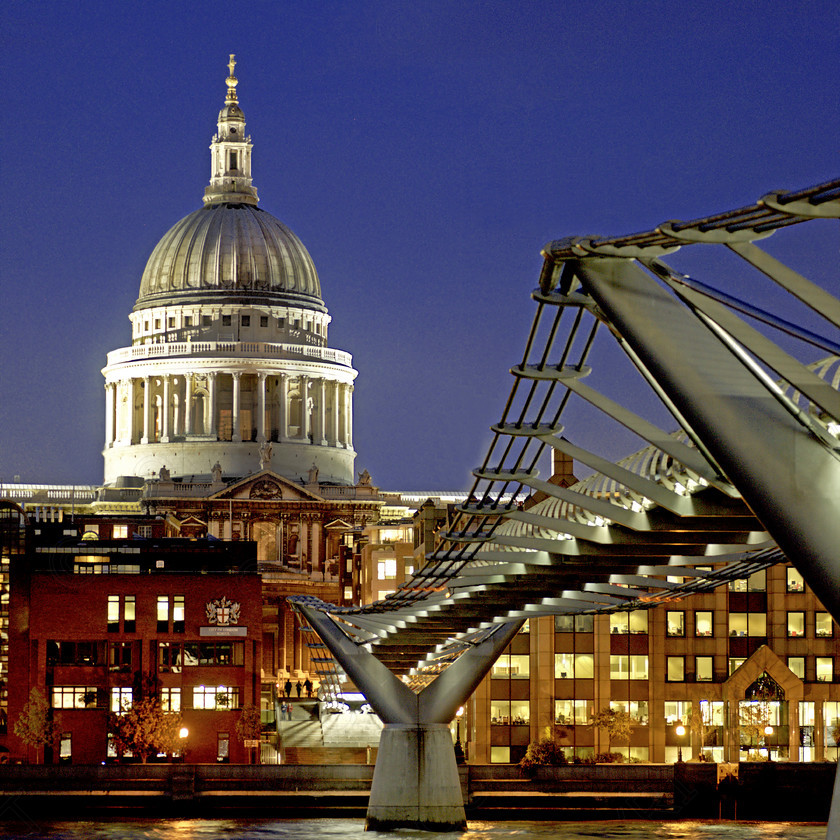 London St.Pauls 
 Library 0015 
 Keywords: st.pauls, london, thames, historic, church, water, river